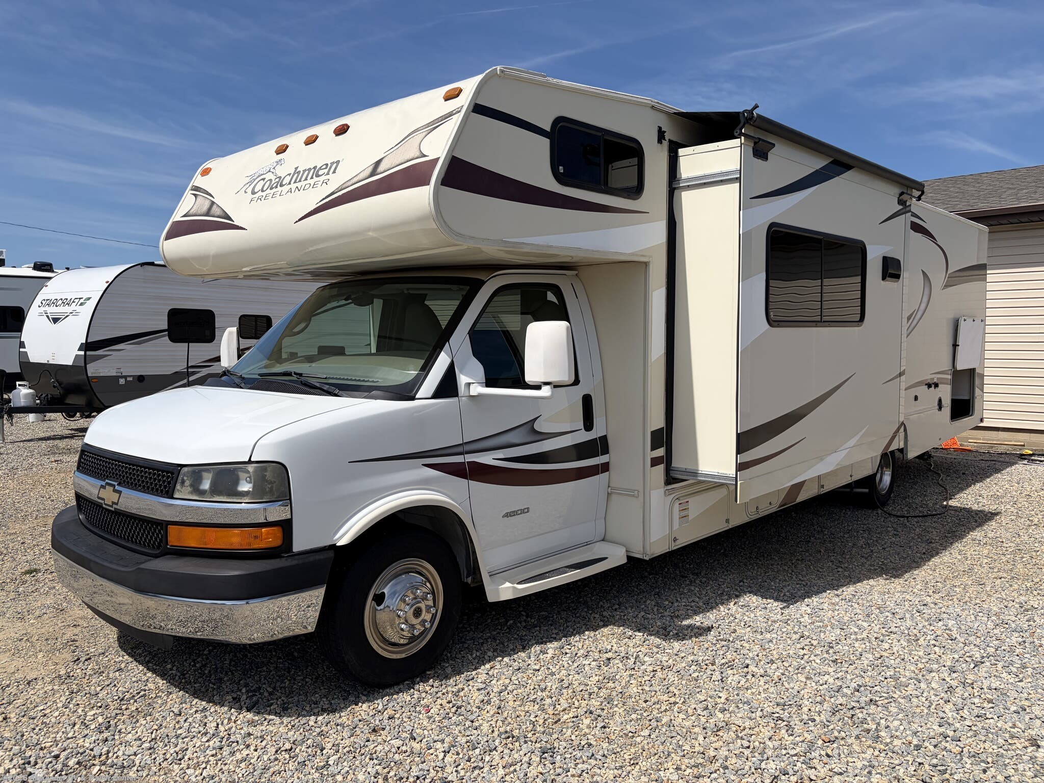 2015 Coachmen Freelander 32BH (Chevy) - Used Class C For Sale by Alexander RV & Trailer Center in Clayton, Delaware features Power Roof Vent, Power Awning, Medicine Cabinet, Glass Shower Door, LP Detector