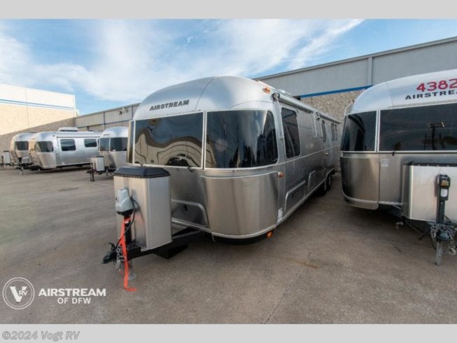 2020 Classic 33FB Twin by Airstream from Vogt RV in Fort Worth, Texas