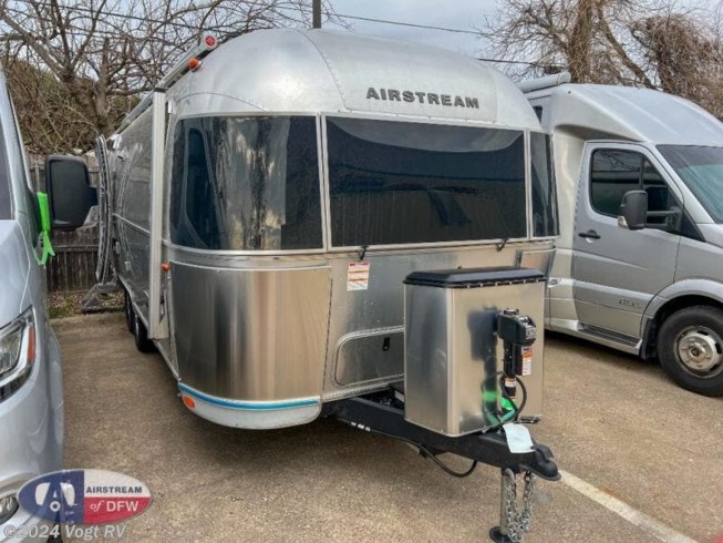 2024 Globetrotter 25FB Twin by Airstream from Vogt RV in Fort Worth, Texas