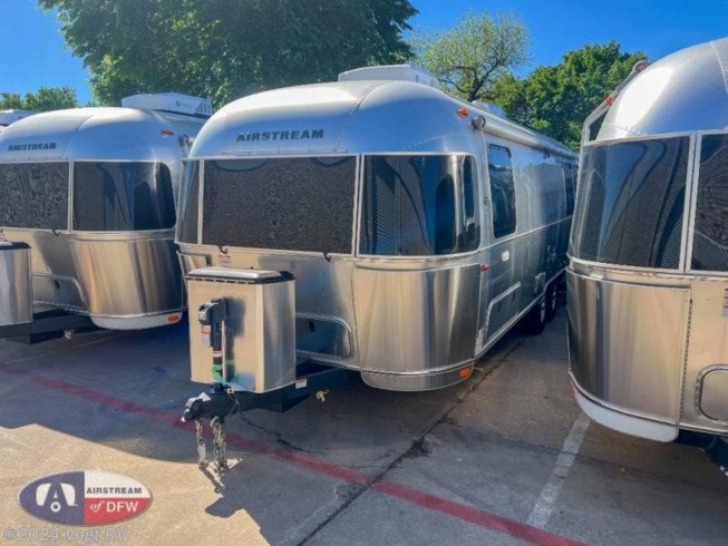 2024 Flying Cloud 27FB Twin by Airstream from Vogt RV in Fort Worth, Texas