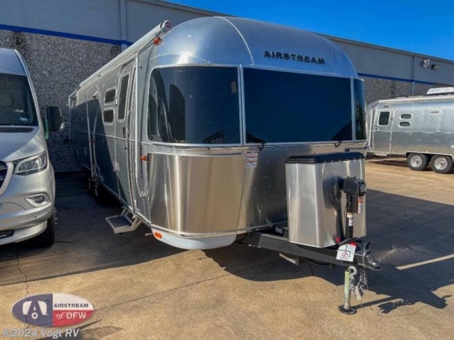 2024 Flying Cloud 30RB Twin by Airstream from Vogt RV in Fort Worth, Texas