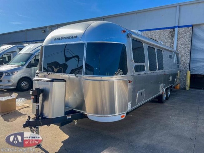 New 2024 Airstream Flying Cloud 30RB Twin available in Fort Worth, Texas