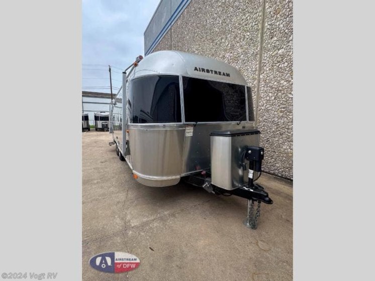Used 2017 Airstream International Signature 25FB available in Fort Worth, Texas