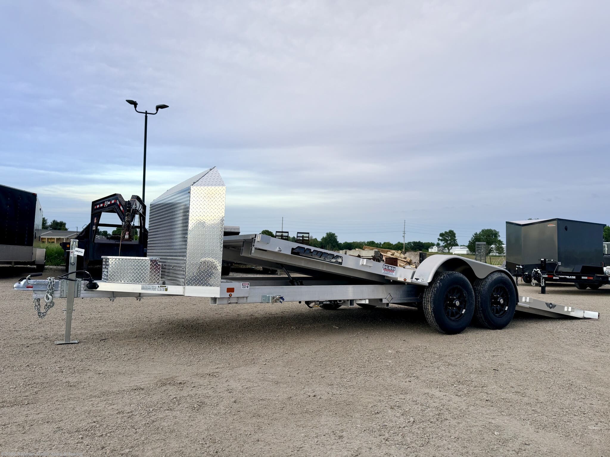 2027 Aluma 8220H photo 2