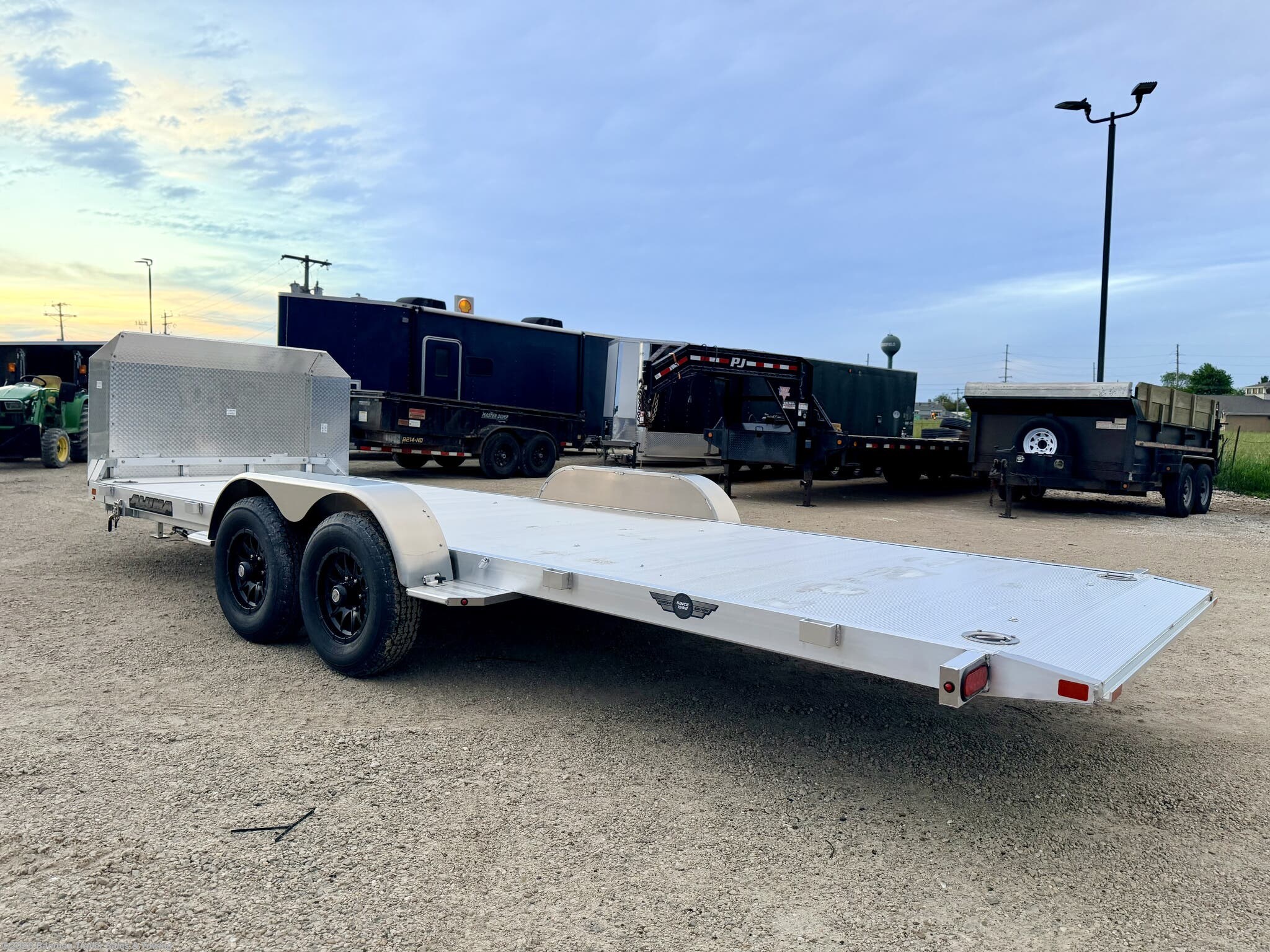 2027 Aluma 8220H photo 9