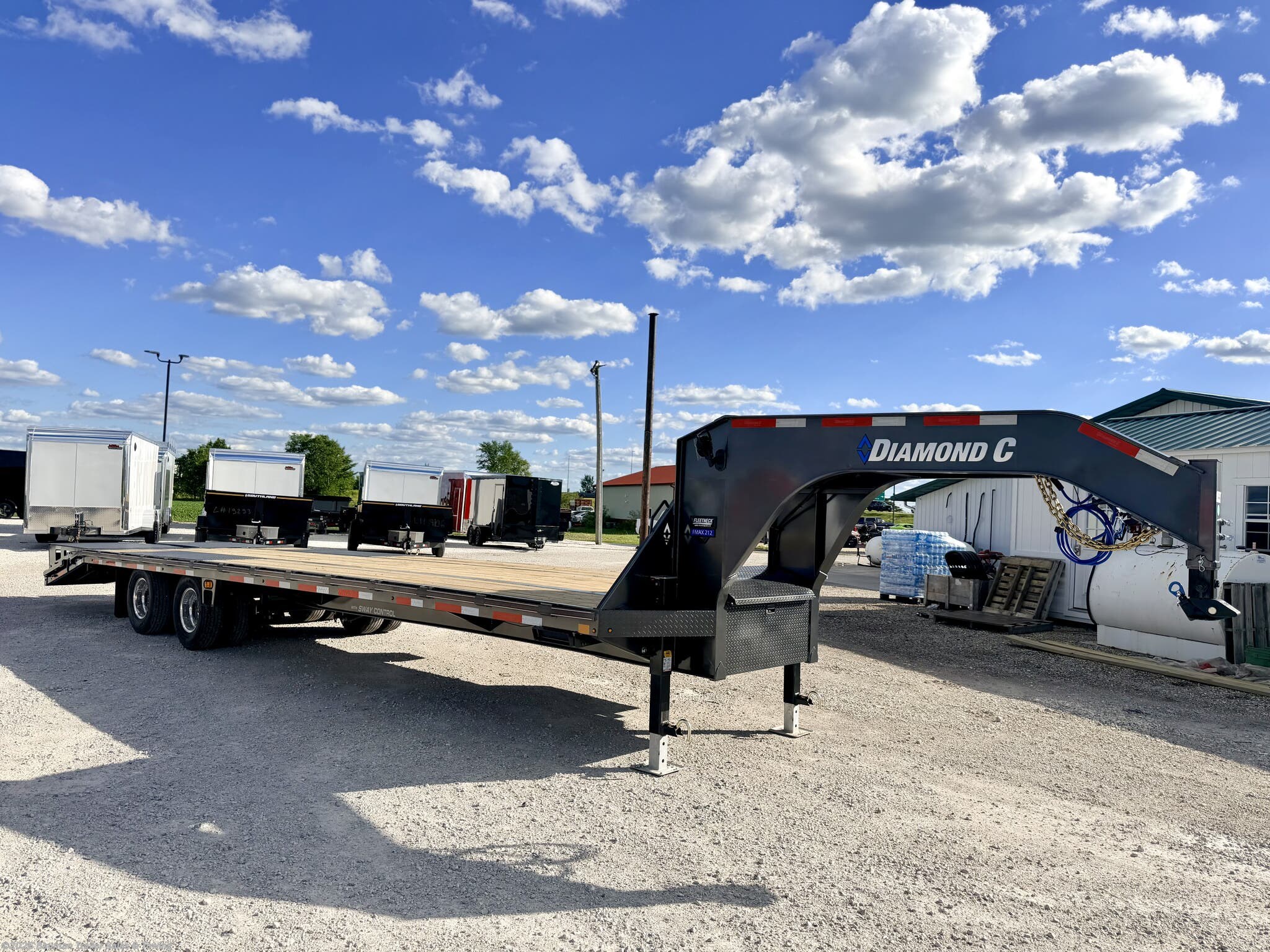2026 Diamond C FMAX212 photo 2