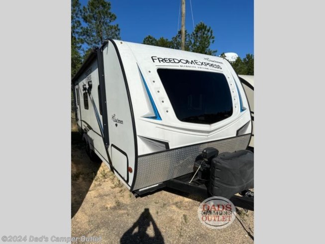 2021 Coachmen Freedom Express Ultra Lite 204RD - Used Travel Trailer For Sale by Dad