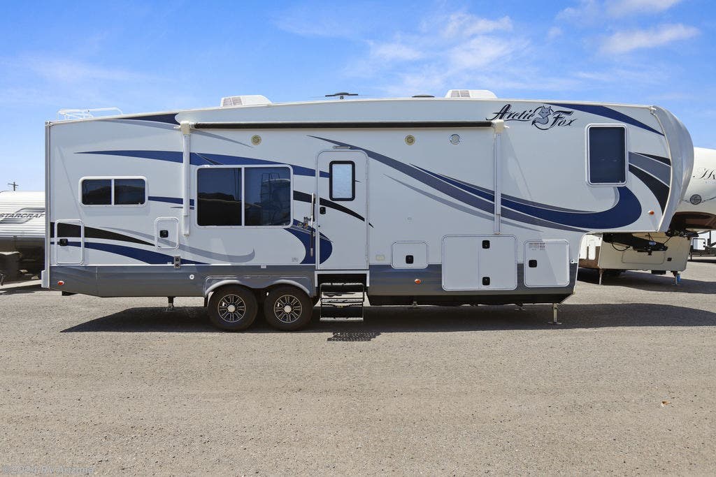 2017 Northwood Arctic Fox Fifth Wheels 29-5K RV for Sale in El Mirage