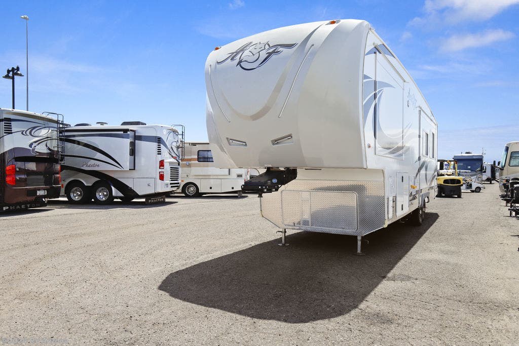 2017 Northwood Arctic Fox Fifth Wheels 29-5K RV for Sale in El Mirage