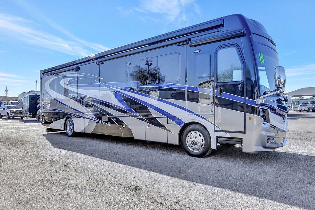 2018 Fleetwood Discovery LXE 40D RV for Sale in El Mirage, AZ 85335