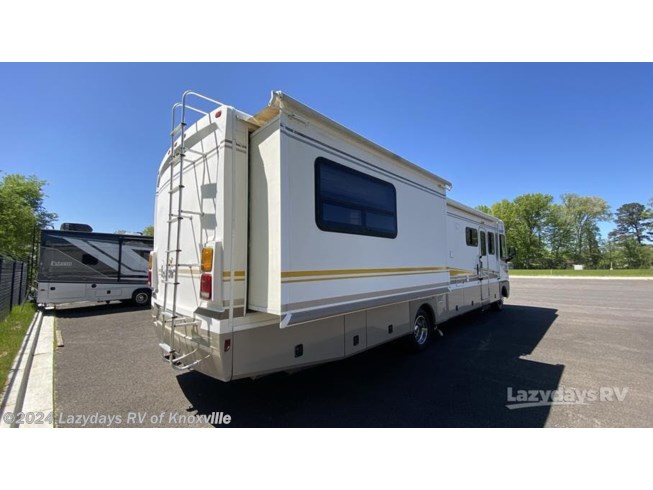 2003 Bounder Classic 35R by Fleetwood from Lazydays RV of Knoxville in Knoxville, Tennessee