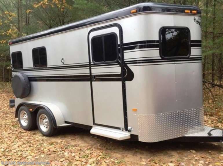 2007 Hawk Trailers 2 Horse Trailer with Living Quarters Bumper-pull T