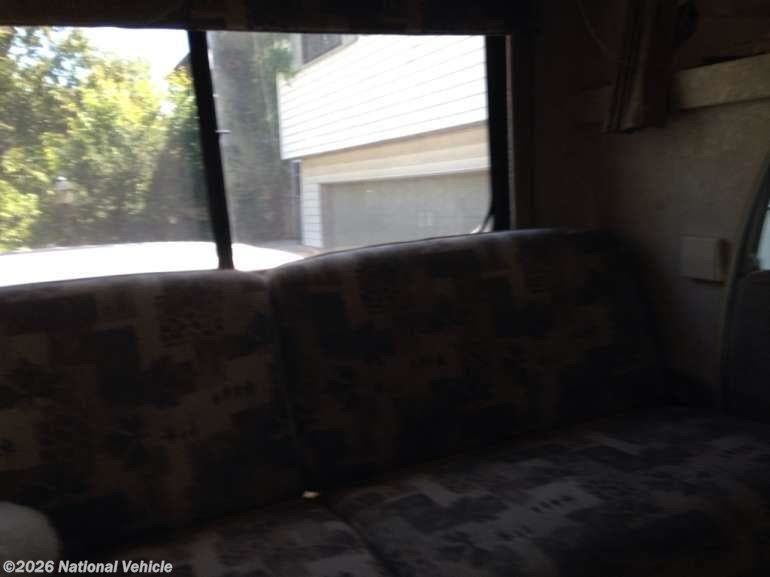 2005 Winnebago Minnie Winnie 22R 22' Class C Motorhome RV for Sale in N