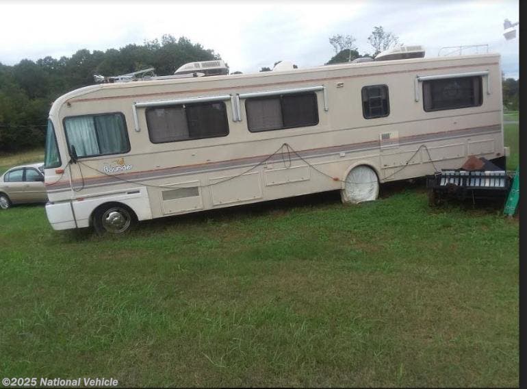 1990 Fleetwood RV Bounder 34C for Sale in Huddleston, VA 24104