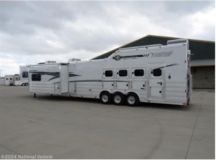 2016 Twister RV 4 Horse Trailer with Living Quarters for Sale in Omaha