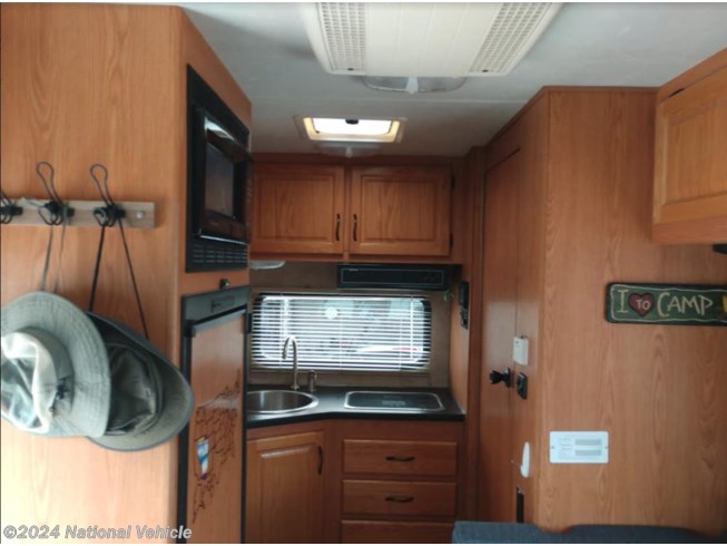 2010 Thor Motor Coach Four Winds Majestic 19g 19 Class C Motorhome Rv