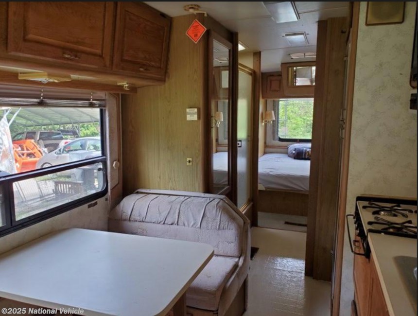 1989 Winnebago Chieftain 31RQ RV for Sale in Clinton, MO 64735