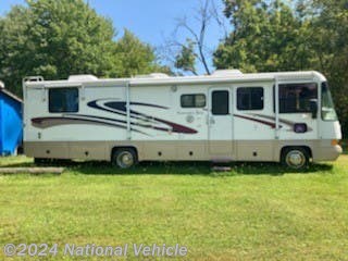 Used 2000 Tiffin Allegro Bay available in Lakewood, New York
