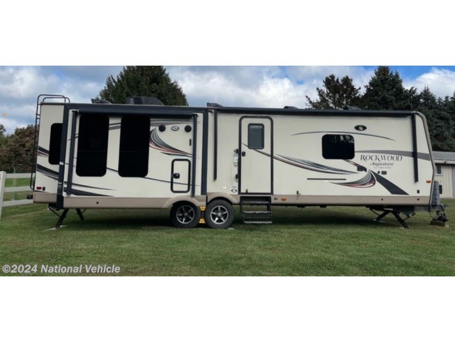 2016 Forest River Rockwood Signature Ultra Lite 8329SS - Used Travel Trailer For Sale by National Vehicle in Nottingham, Maryland
