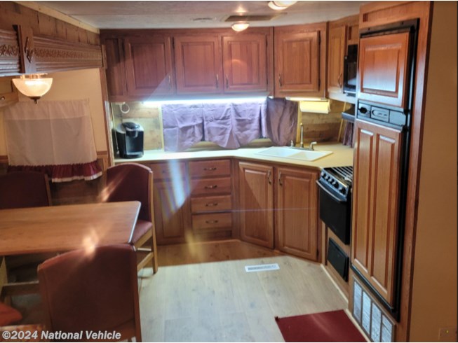 2006 Eagle 322FKS by Jayco from National Vehicle in Leslie, Michigan