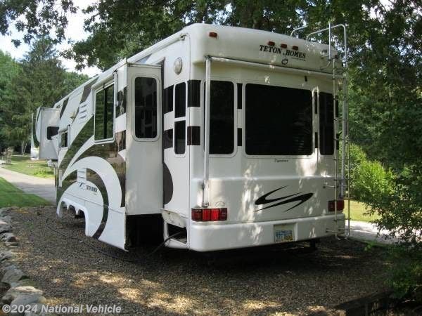 2008 Teton Homes Royal Aspen - Used Fifth Wheel For Sale by National Vehicle in Omaha, Nebraska