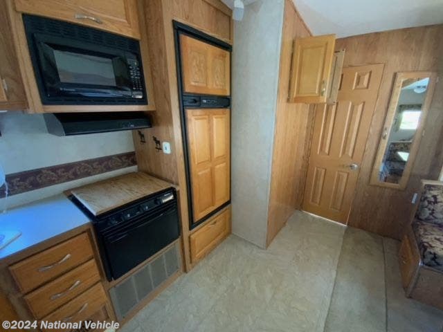 2005 Sedona 31FRBH by Gulf Stream from National Vehicle in Westbrook, Maine