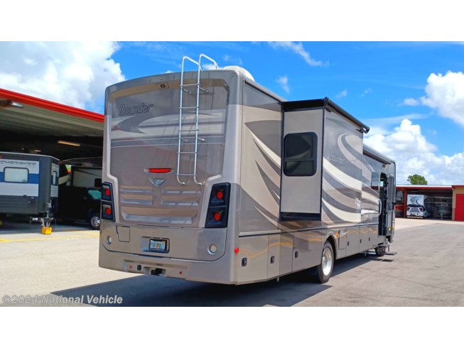 2017 Fleetwood Bounder 35K - Used Class A For Sale by National Vehicle in North Fort Myers, Florida