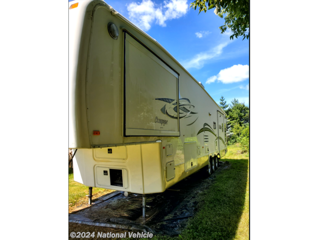 2004 Nu-Wa HitchHiker Champagne 38LKTG - Used Fifth Wheel For Sale by National Vehicle in Omaha, Nebraska