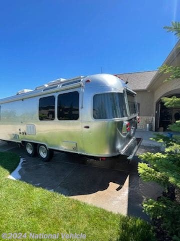 2019 Airstream Globetrotter 27FB - Used Travel Trailer For Sale by National Vehicle in Omaha, Nebraska