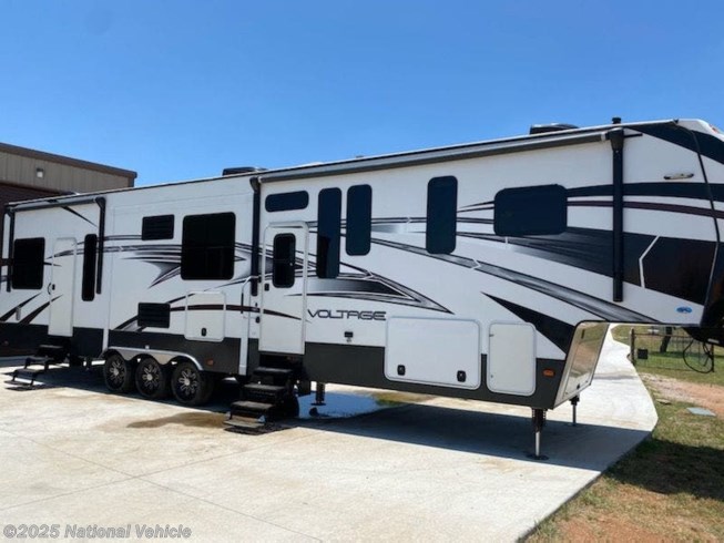 2016 Dutchmen Voltage Toy Hauler 3970 #c86878 - For Sale in ...