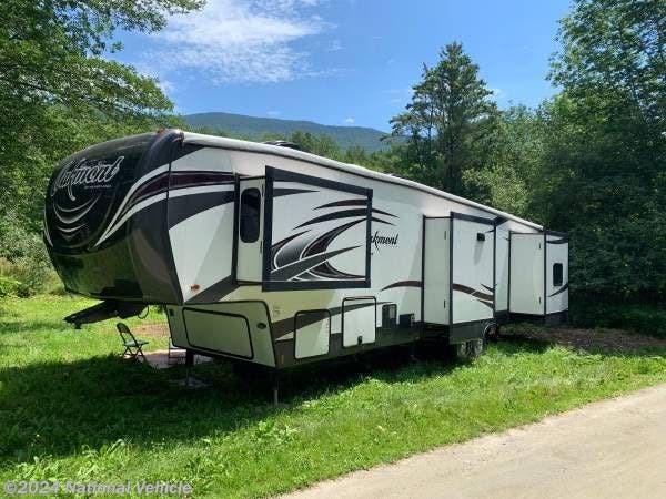 Used 2015 Heartland Oakmont 395QB available in Stowe, Vermont