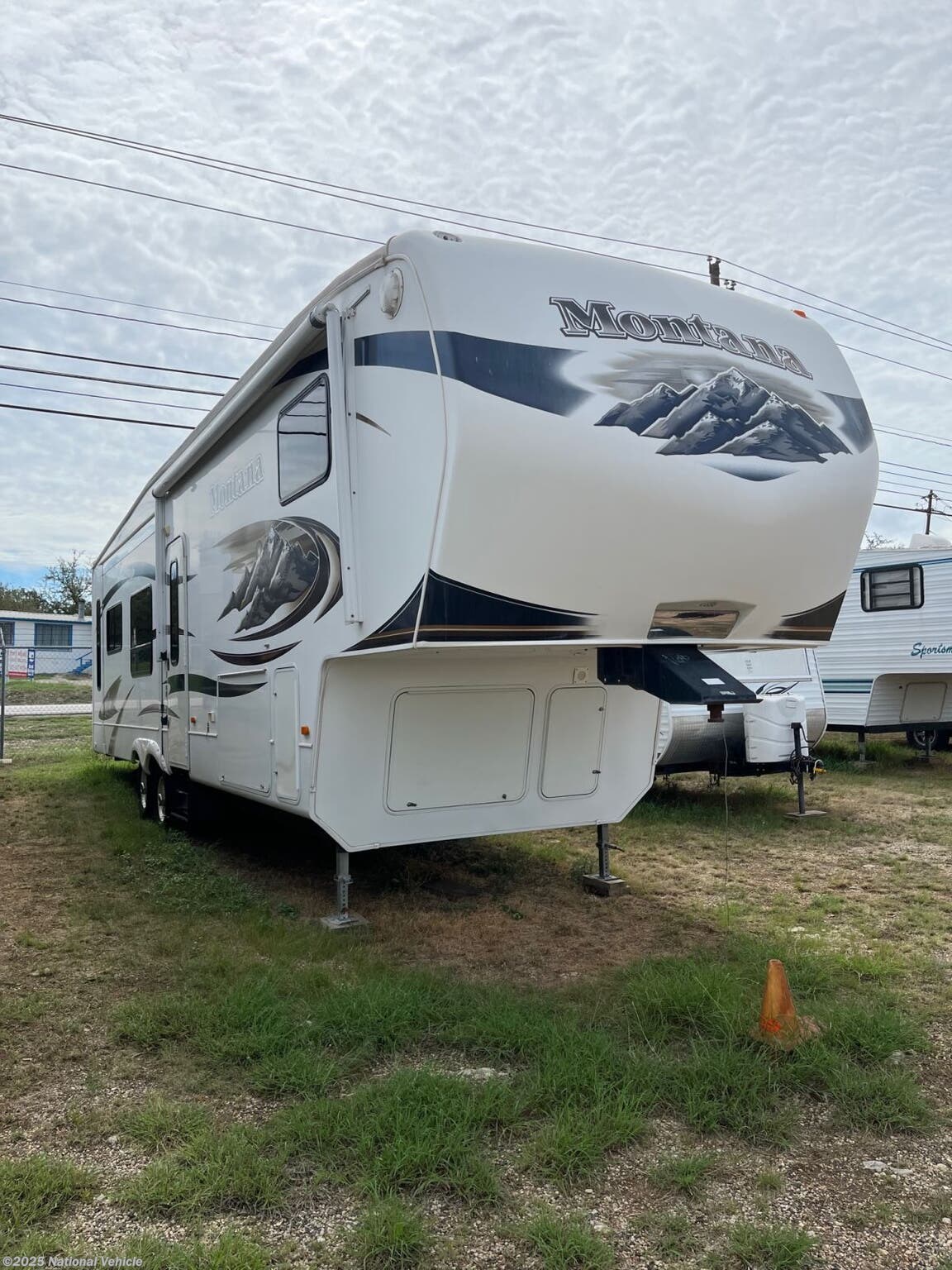 2010 Keystone Montana Hickory 3400RL RV for Sale in Lakeway, TX 78734 ...