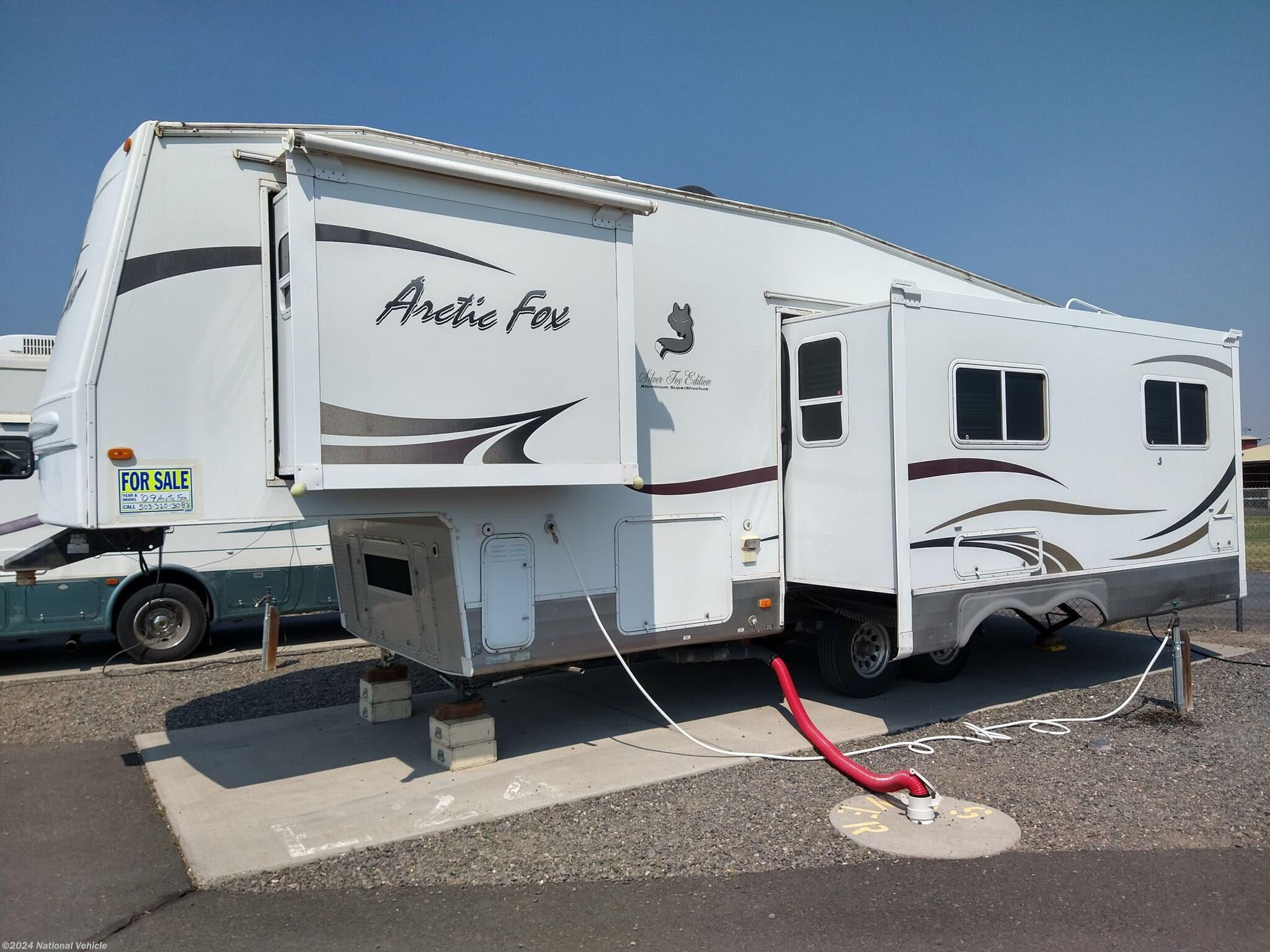 2009 Northwood Arctic Fox 5th Wheel 29-5E RV for Sale in Redmond, OR