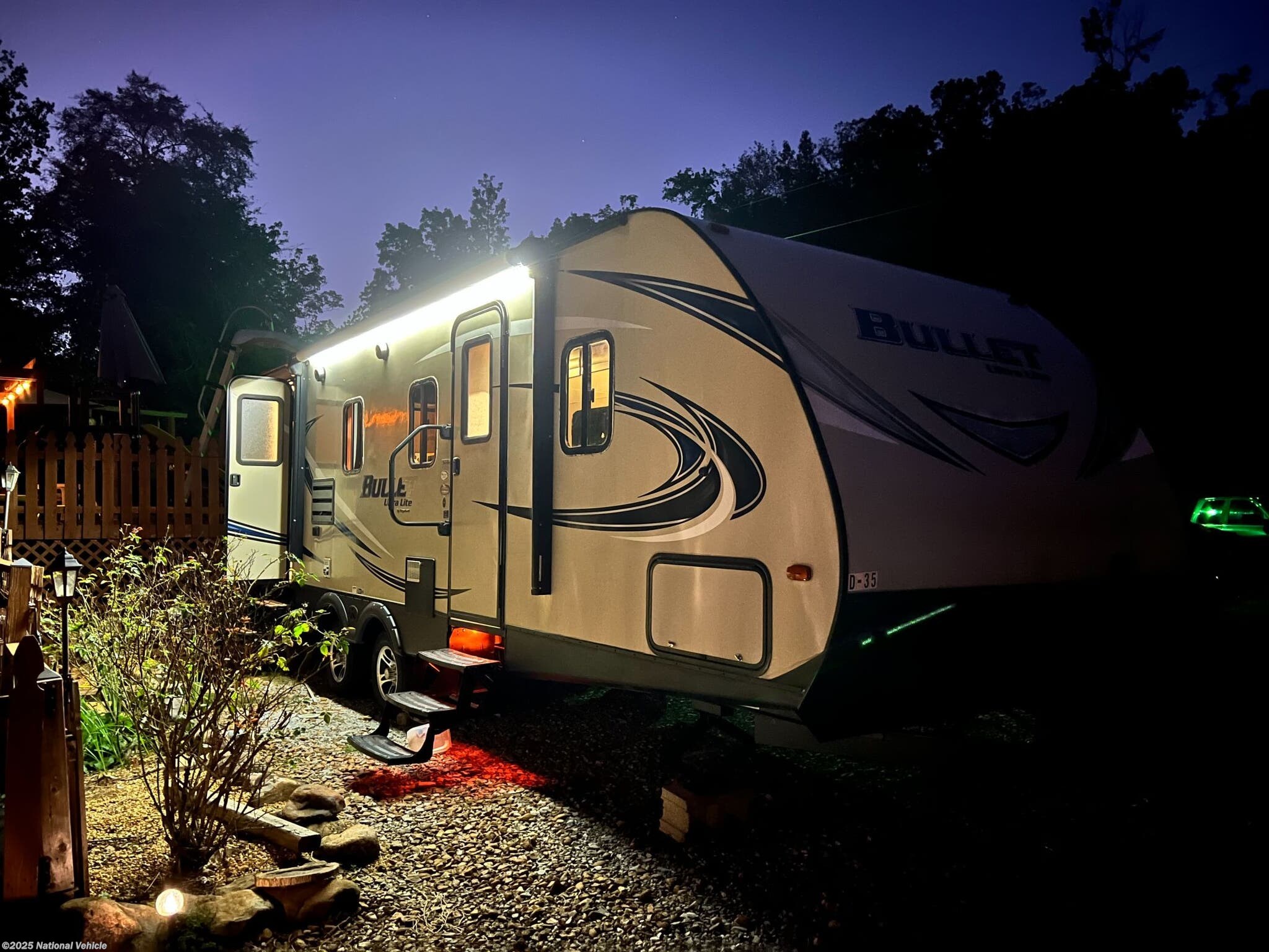 2016 Keystone Bullet Ultra Lite 251RBS RV for Sale in Dunlap, TN 37327