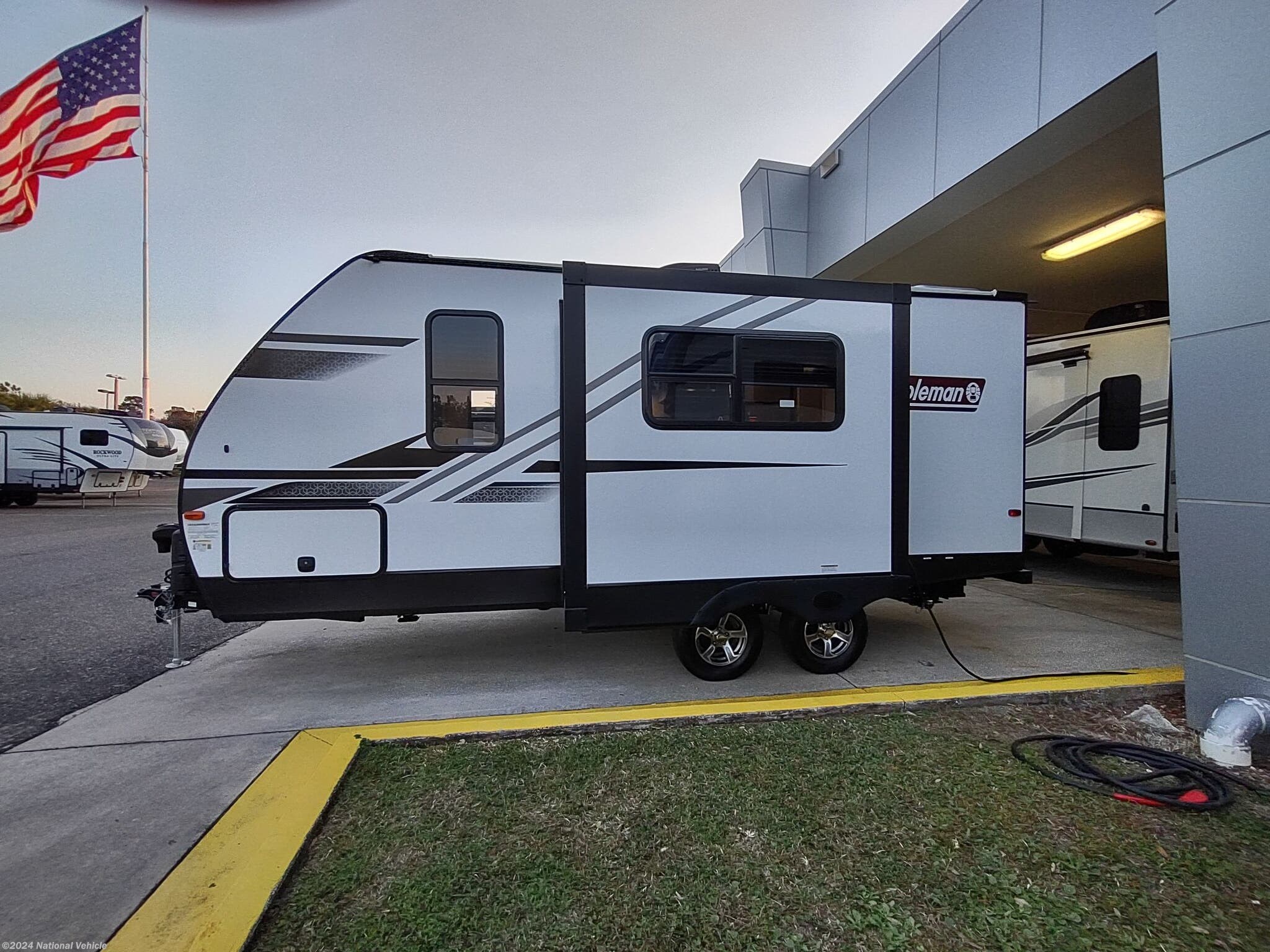 2022 Dutchmen Coleman Light 1805RB RV for Sale in Jacksonville, FL