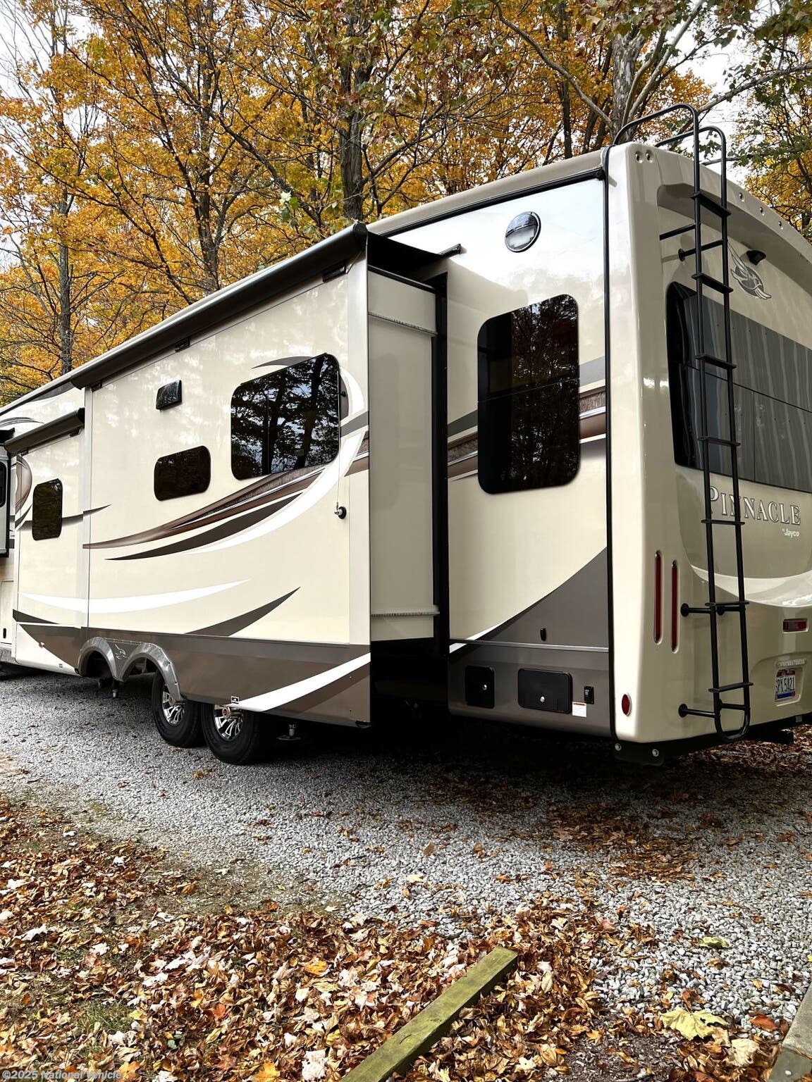 2019 Jayco Pinnacle 37MDQS RV for Sale in Batavia, OH 45103 C5413727