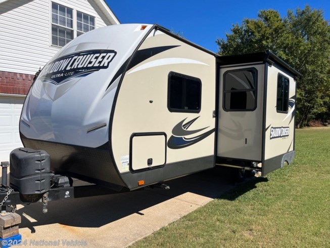 Used 2017 Cruiser RV Shadow Cruiser 240BHS available in Murfreesboro, Tennessee