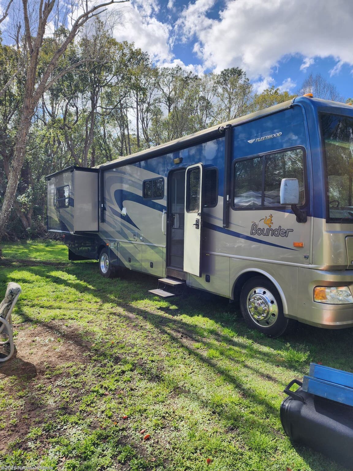 2008 Fleetwood Bounder 35E RV for Sale in Deland, FL 32724 C5414061