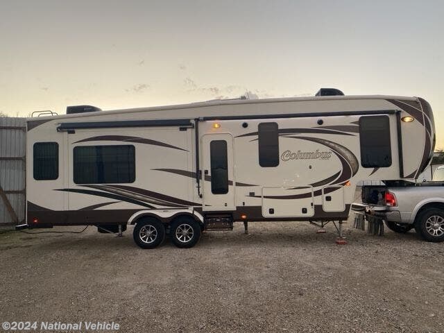 Used 2014 Palomino Columbus 295RL available in Spring, Texas