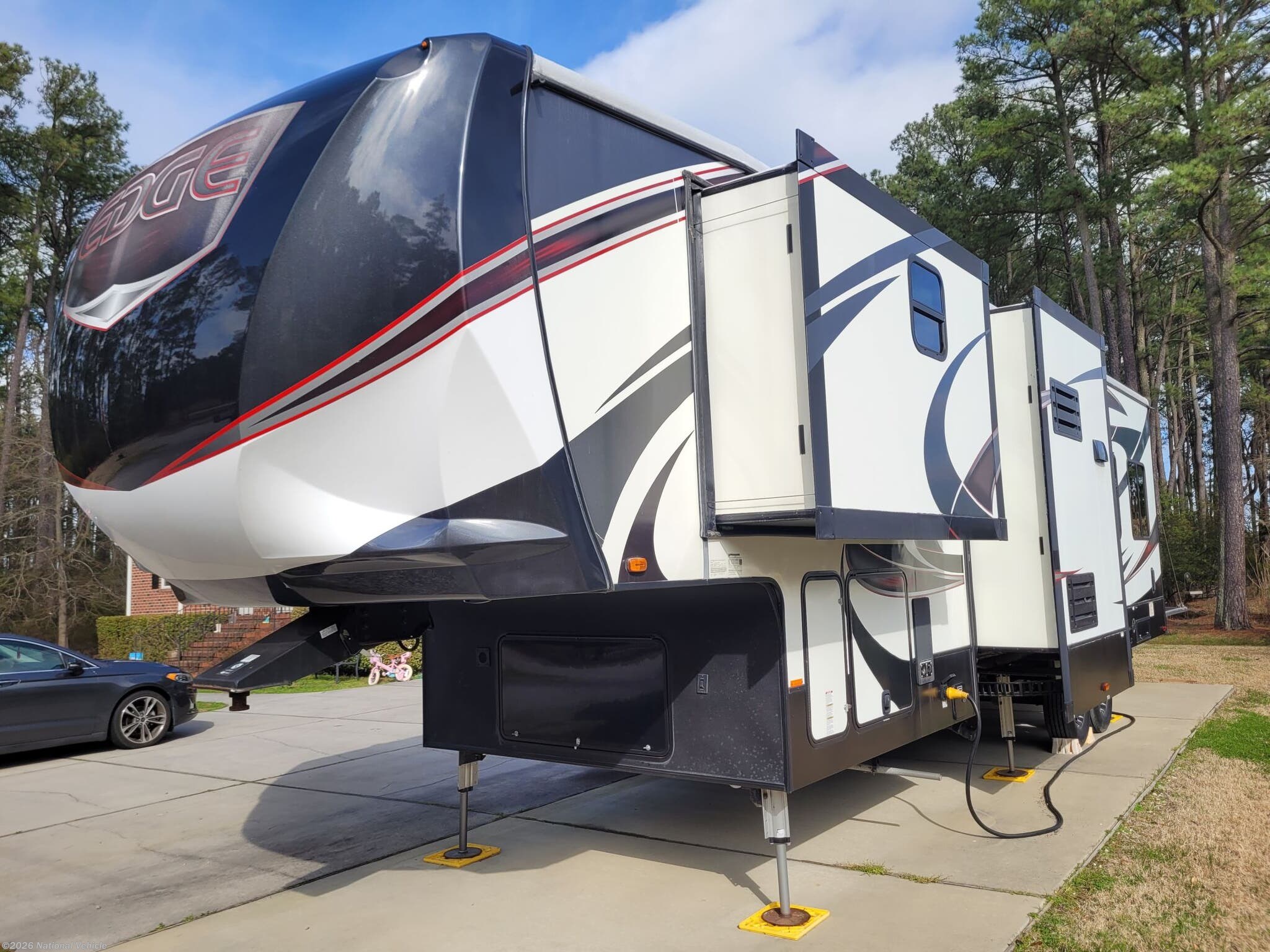 2017 Heartland Edge Toy Hauler 351 RV for Sale in Hampton, VA 23664 C861143