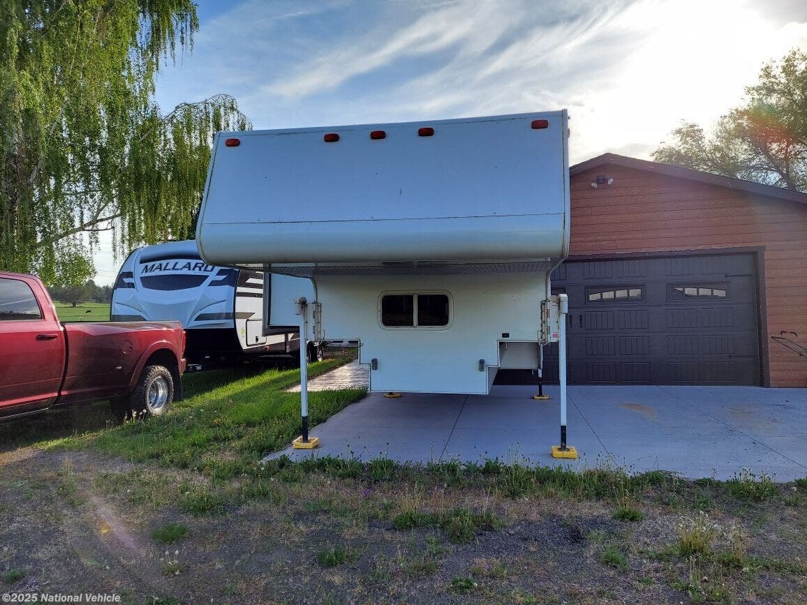 2006 Northwood Arctic Fox Truck Camper 1150 RV for Sale in Klamath