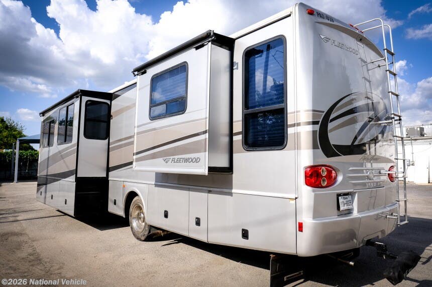 2006 Fleetwood Pace Arrow 38L RV for Sale in Houston, TX 77055