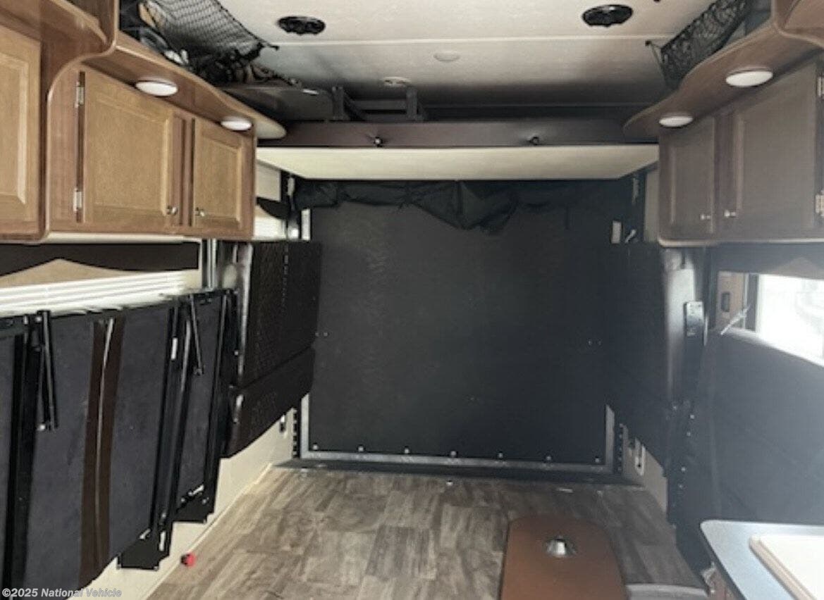2017 Dutchmen Rubicon Toy Hauler 2800 RV for Sale in Bellevue, NE 68123