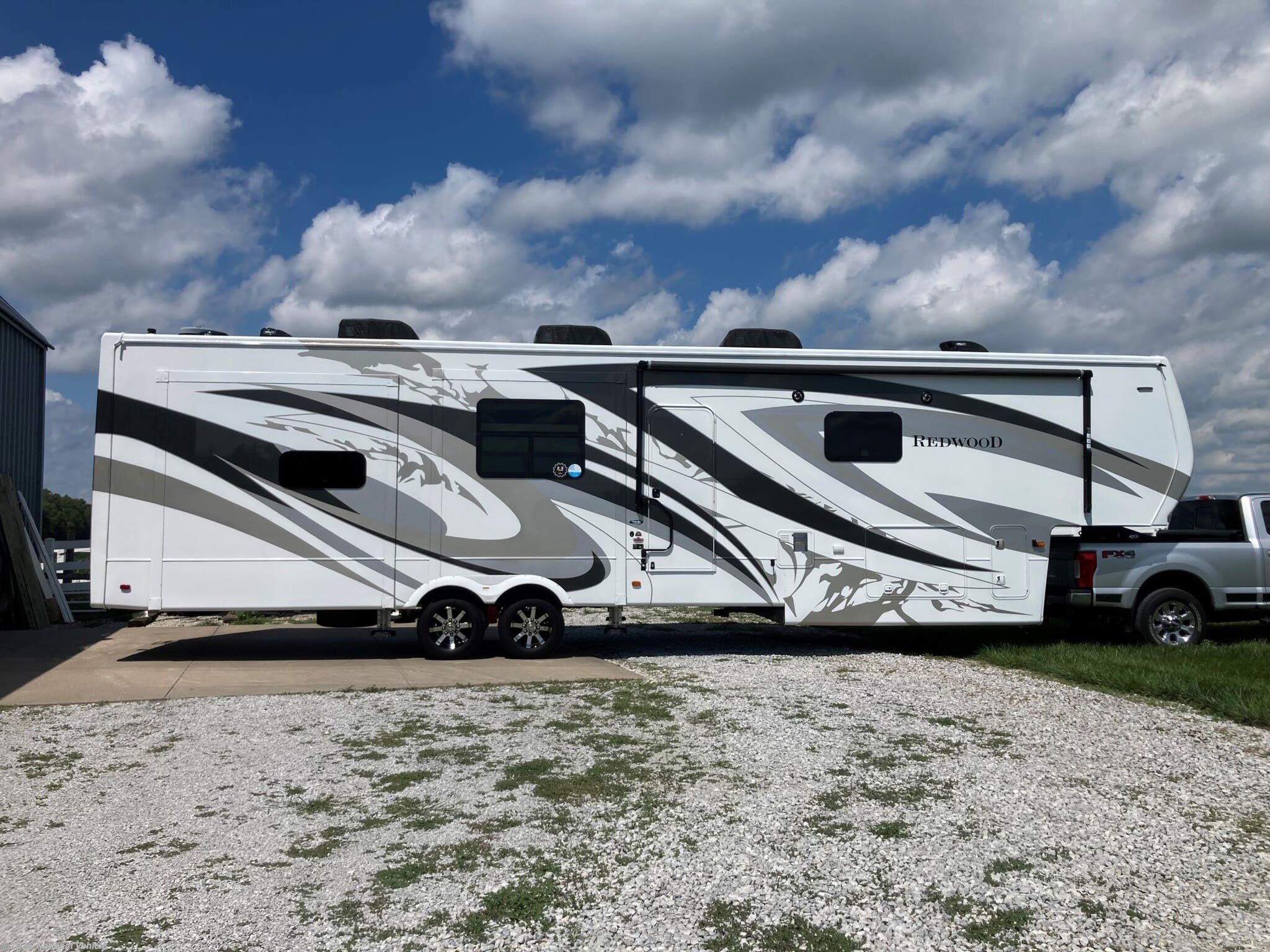 2020 Redwood RV 5th Wheel 4001 LK RV for Sale in Bennington, NE 68007
