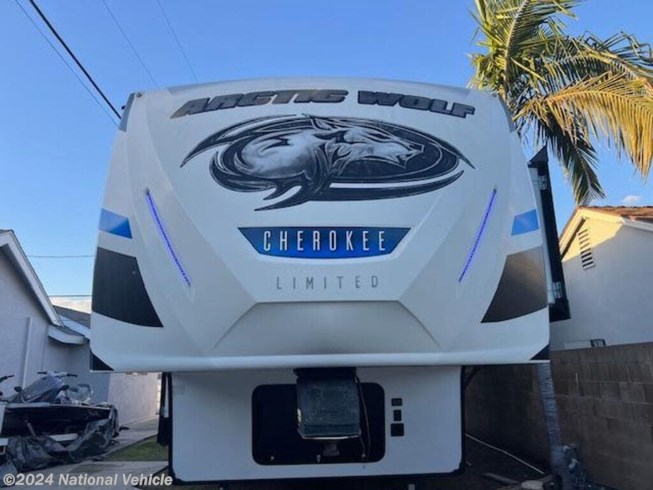 2018 Forest River Cherokee Arctic Wolf 305ML6 - Used Fifth Wheel For Sale by National Vehicle in Whittier, California