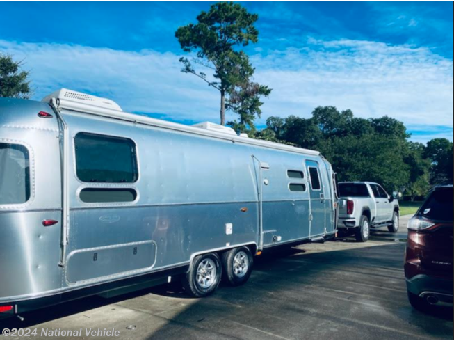 2019 Airstream Flying Cloud 30RBT - Used Travel Trailer For Sale by National Vehicle in Savannah, Georgia