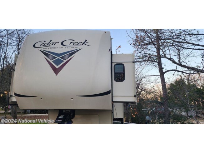 2020 Forest River Cedar Creek Silverback 37FLB - Used Fifth Wheel For Sale by National Vehicle in Alvarado, Texas