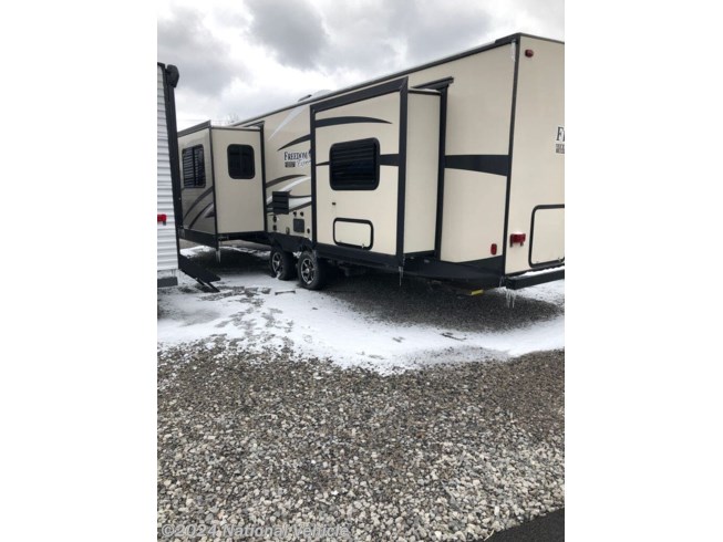 2016 Forest River Rockwood Signature Ultra Lite 8329SS - Used Travel Trailer For Sale by National Vehicle in Tampa, Florida