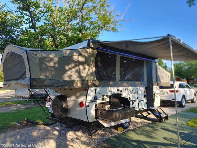 Used 2020 Forest River Flagstaff Classic 27KSHW available in Burneyville, Oklahoma