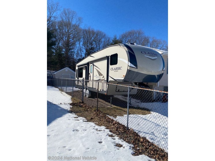 Used 2019 Forest River Flagstaff Classic Super Lite 8528IKWS available in Westerly, Rhode Island
